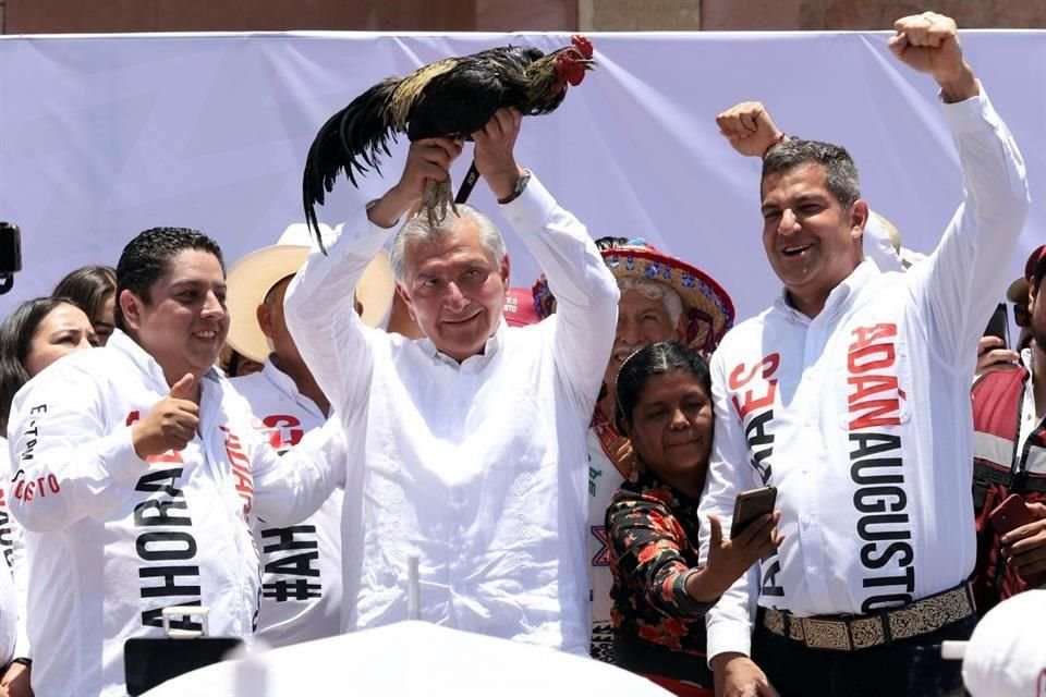 Adán Augusto López negó que se entregara dinero a asistentes a su evento ayer en Guadalajara y acusó una 'estrategia perversa' en su contra.