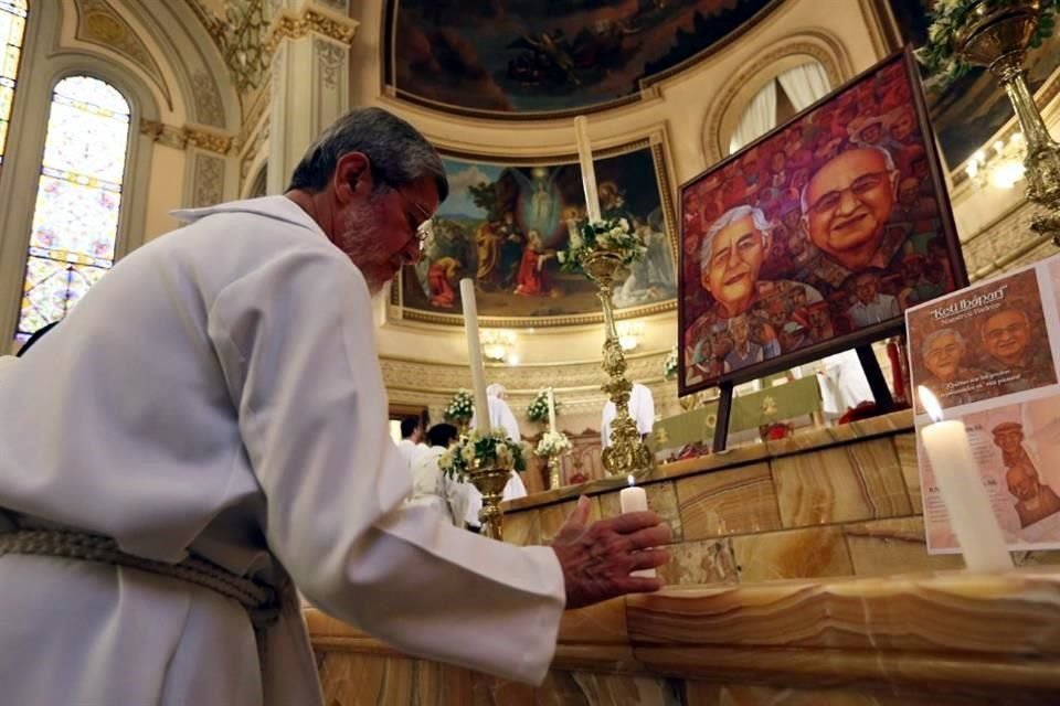 Misa en memoria de los sacerdotes jesuitas Javier Campos Morales y Joaquín César Mora Salazar asesinados en Cerocahui, Chihuahua y de las víctimas de la violencia en México.