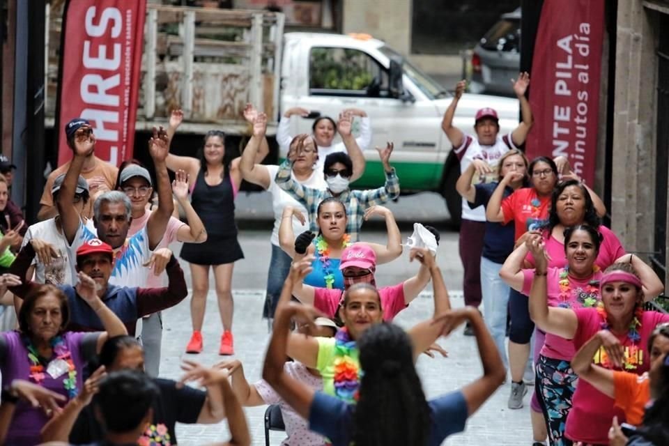 En vísperas de la XLV Marcha del Orgullo LGBT+ la tarde de este martes se celebró la Súper Clase Pride en Zona Rosa, en la Cuauhtémoc.