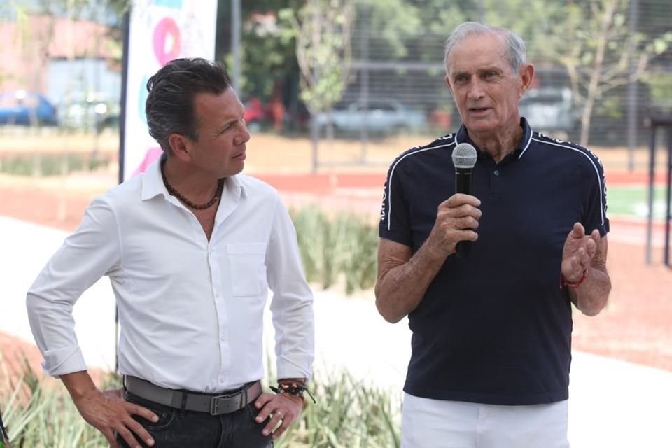 Nacho Calderón estuvo durante la inauguración de una unidad deportiva en GDL.