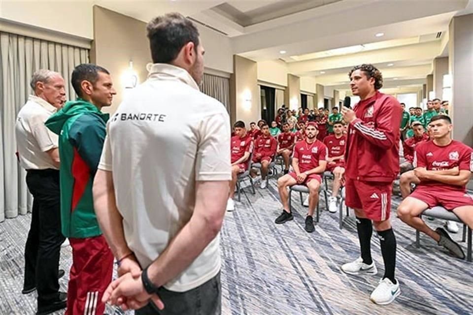 A los jugadores ya se les presentó a su nuevo entrenador.