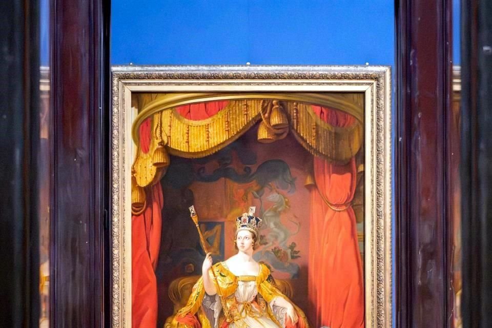 La National Portrait Gallery incluyó más mujeres en sus espacios expositivos, como esta réplica de una pintura de George Hayter, que representa a la Reina Victoria.