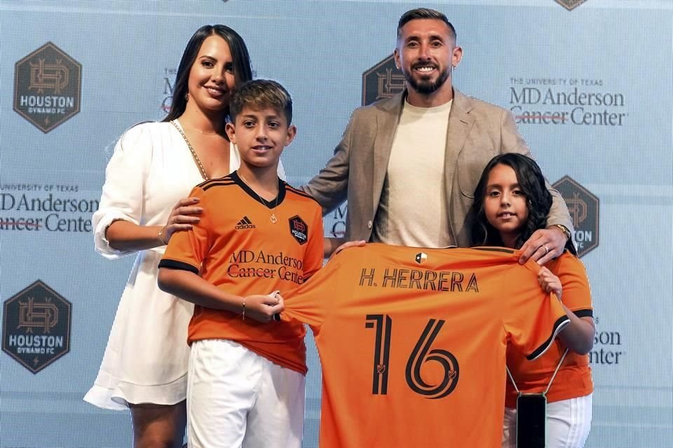 El volante mexicano admitió que la pasó mal los primeros 6 meses en el futbol de Estados Unidos.