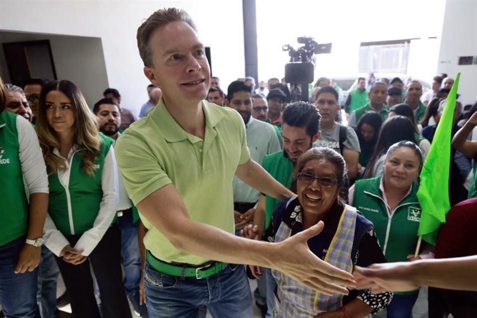 El aspirante presidencial del PVEM, Manuel Velasco, en gira por el Edomex.