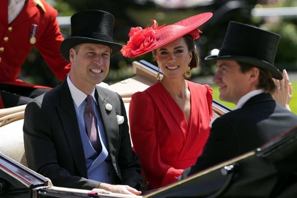 Kate Middleton deslumbró con un vestido rojo durante el penúltimo día de la carrera Royal Ascot.