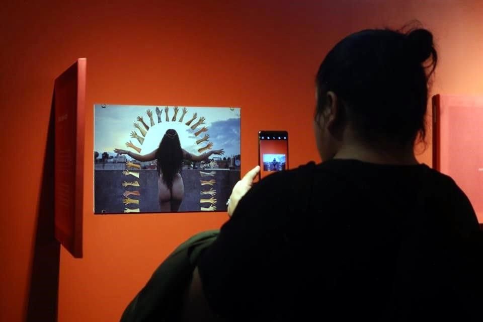 La exposición 'Vivencias y Disidencias. Una mirada de lxs trabajadorxs sexuales' reúne el trabajo de diez participantes.