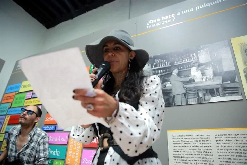 Reunidos en el Museo del Pulque, poetas leyeron versos propios y otros creados con ayuda de IA, con la idea de demostrar que la herramienta no sustituye la creación humana.