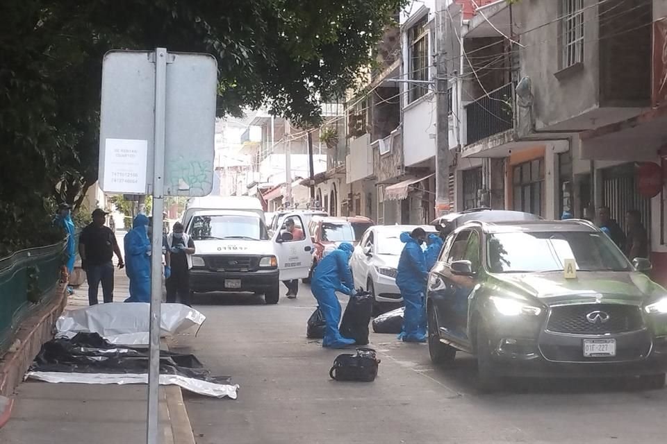 Restos de 7 personas fueron hallados en una avenida de Chilpancingo este sábado.