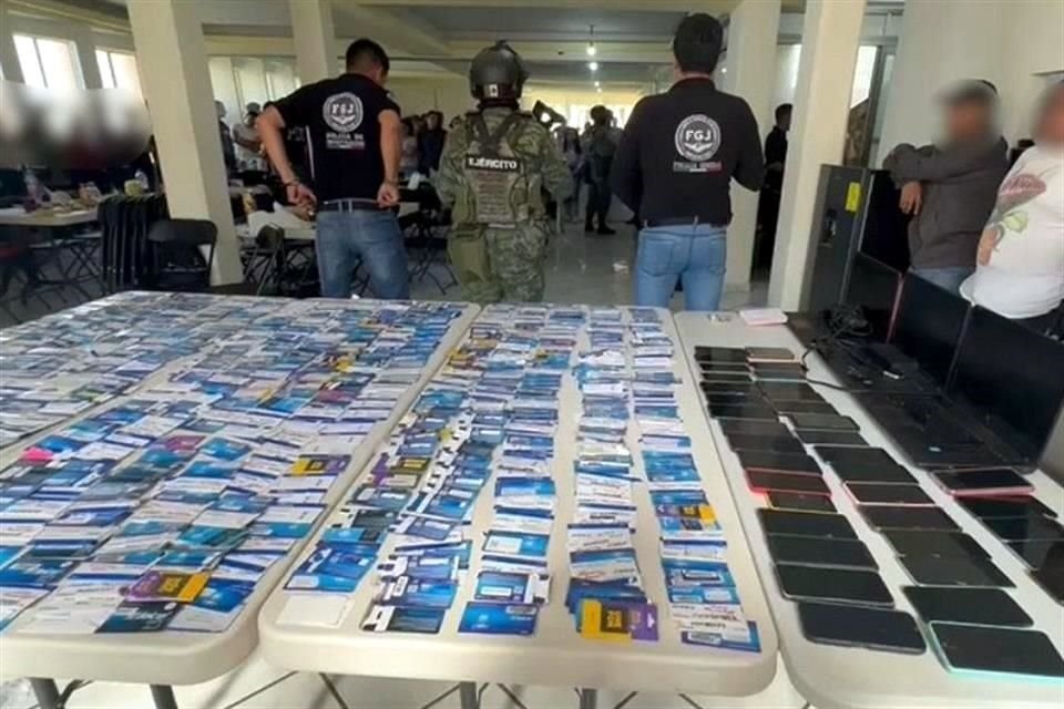 Durante el desmantelamiento del call center en Nezahualcóyotl fueron detenidas 64 personas.