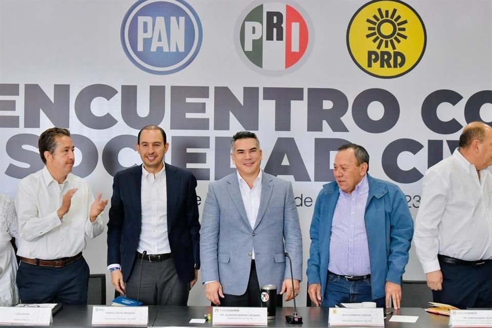 Consejos de PAN, PRI y PRD aprobaron métodos para elegir a candidato de Oposición para elecciones de 2024.