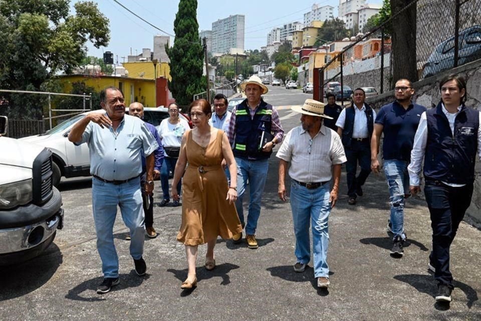 El Ayuntamiento analizará los daños en 20 casas de la Unidad Petroquímica Lomas Verdes causados por torres que se construyen en la zona.