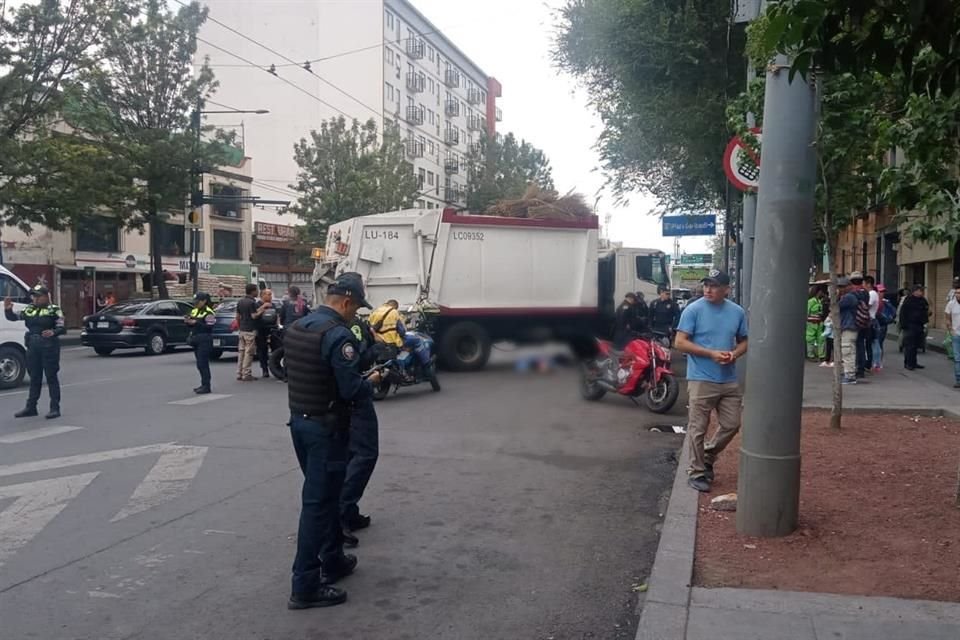 El conductor del camión fue detenido y trasladado a una agencia del Ministerio Público.