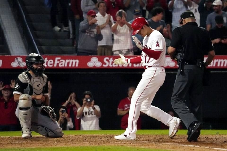 Ohtani se voló la barda en dos ocasiones.