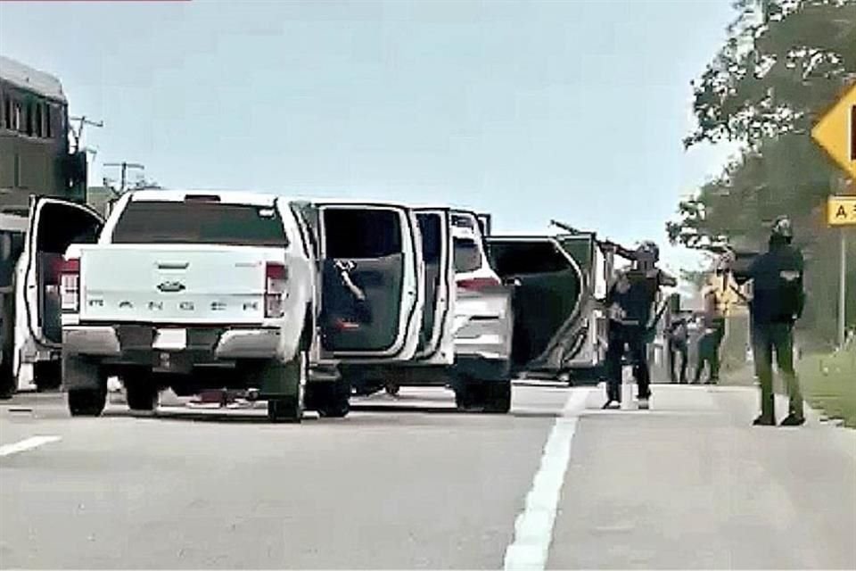 Un grupo de hombres armados secuestró a 14 policías y funcionarios de la Secretaría de Seguridad Pública de Ocozocoautla, Chiapas.