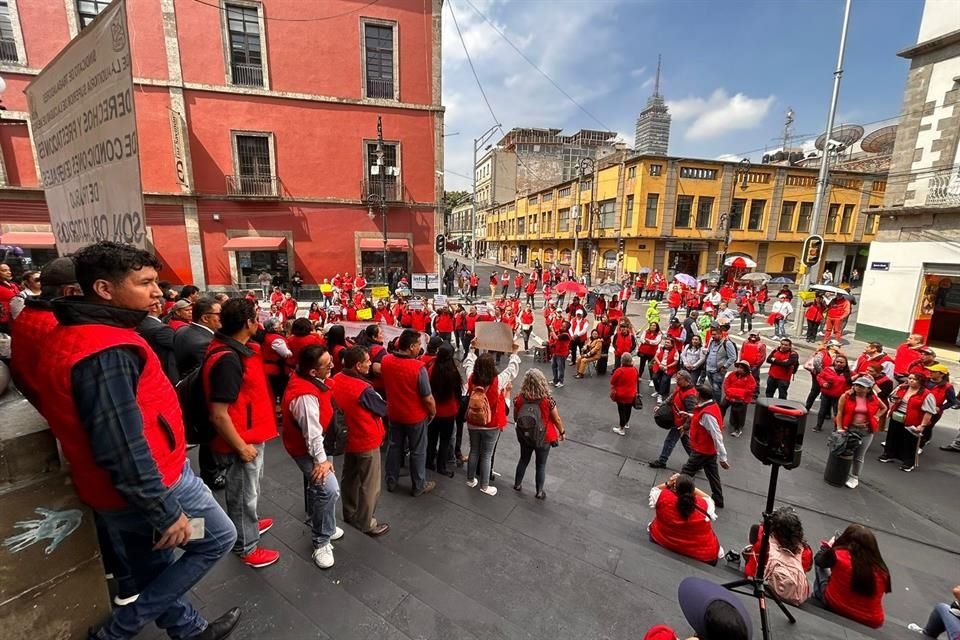 Los trabajadores del Sindicato de la Auditoría Superior de la Ciudad de México pidió no más retrasos en los pagos, liquidación a jubilados, cumplimiento de prestaciones y aumento salarial.