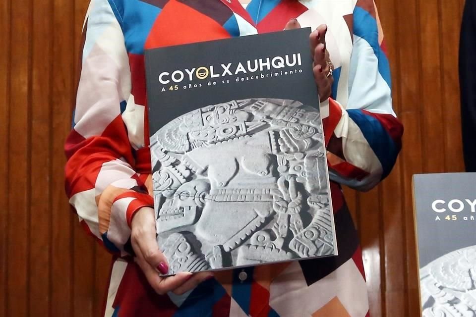 El libro es a la vez catálogo de la exposición temporal 'Coyolxauhqui: El astro, la diosa, el hallazgo', expuesta hasta el domingo en el Museo de Templo Mayor.