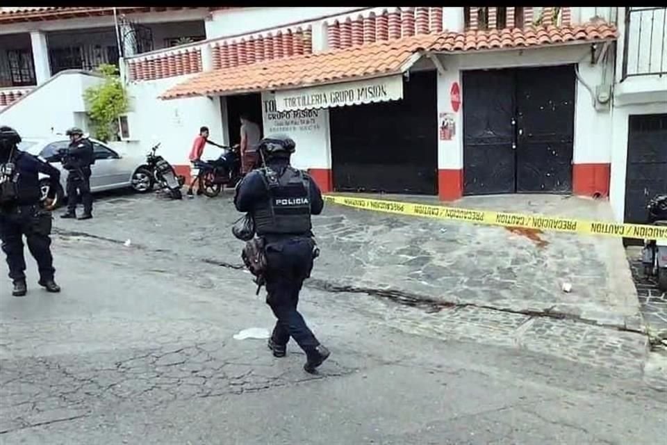 Decenas de tortillerías, carnicerías y pollerías, entre otros negocios en Taxco, bajaron cortinas debido a extorsiones de crimen organizado.