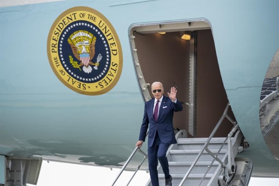 El Presidente Joe Biden llega al Aeropuerto Internacional John F. Kennedy, el 29 de junio de 2023, en Nueva York.