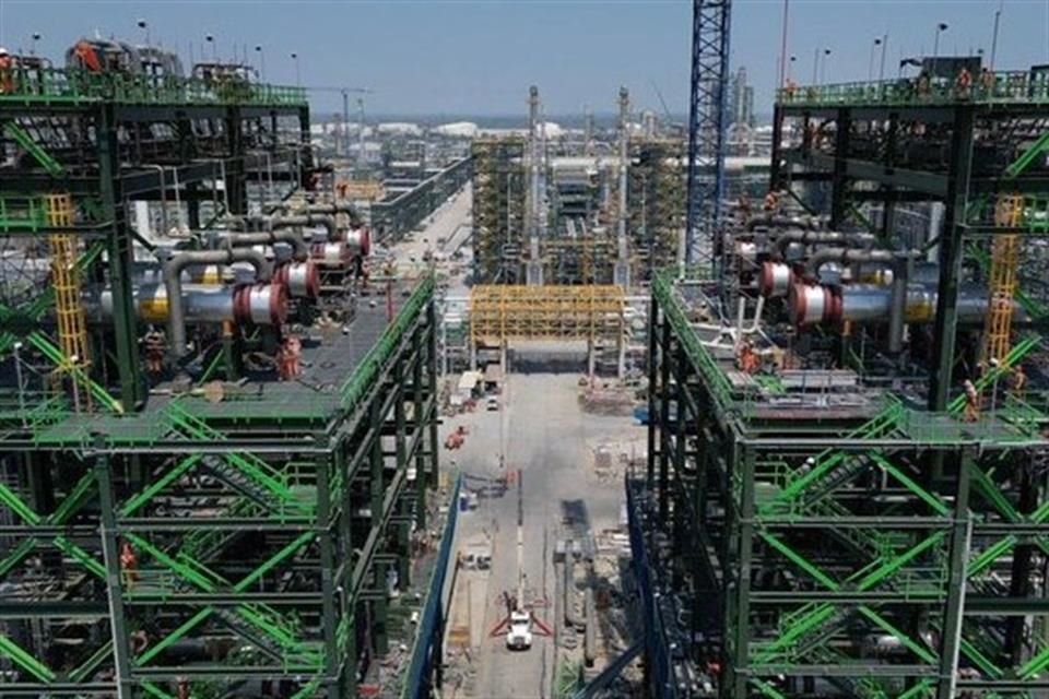 Pemex comenzó a enviar 16 mil 300 bpd de crudo a la Refinería Olmeca esta semana, menos de 5 por ciento de su capacidad total esperada.