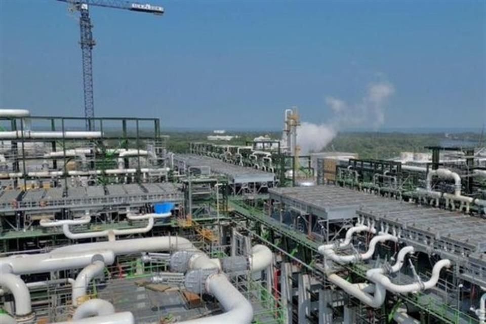 La Refinería Olmeca fue 'inaugurada' en julio de 2022, pero casi dos años después todavía no produce.