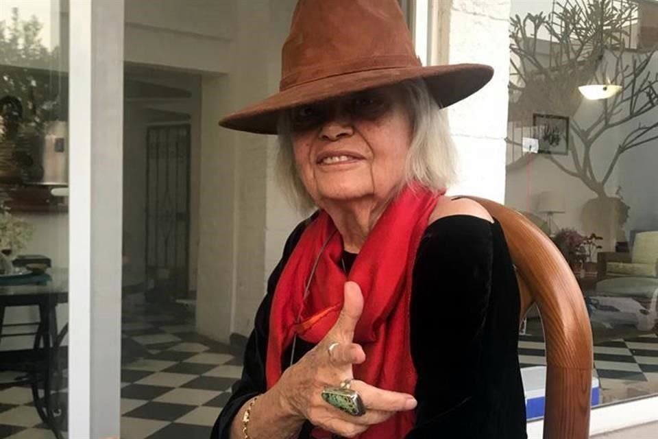 La curadora Carla Stellweg rehúsa acomodarse en lo conocido, siempre se cuestiona y busca ir más allá.