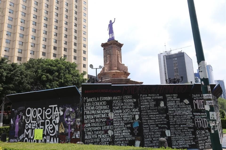 La Glorieta de las Mujeres que Luchan fue colocada en septiembre de 2021, en el espacio donde se encontraba una estatua de Cristóbal Colón.