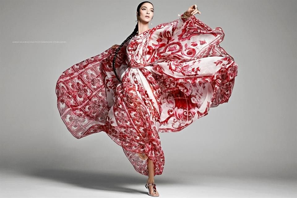 La top model Mariacarla Boscono es imagen y musa de la nueva campaña para la siguiente temporada de Dolce & Gabbana.