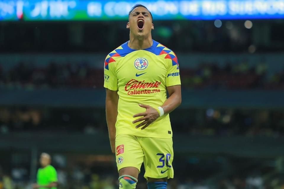 'Mozumbito' Martínez fue titular, pero no pesó en el ataque azulcrema.