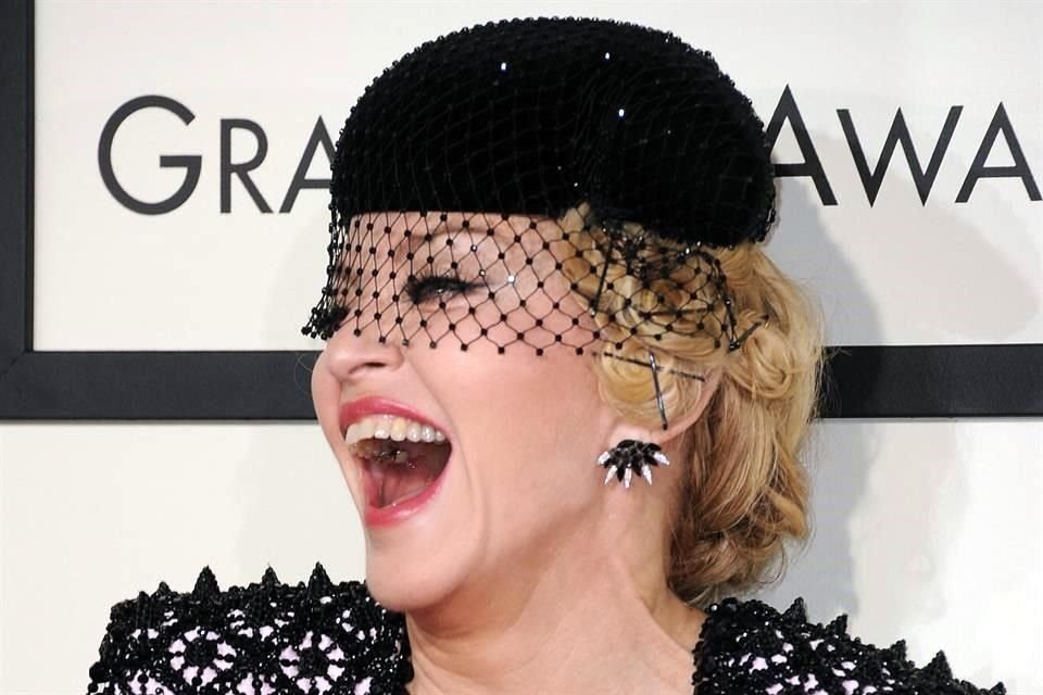 Madonna fue fotografiada en Nueva York con ropa deportiva antes de ser hospitalizada a causa de una infección bacteriana.