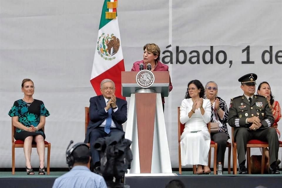 Delfina Gómez, Gobernadora electa del Estado de México, fue la segunda oradora. En su mensaje, aseveró que la transformación debe continuar, renovarse y meterle acelerador.