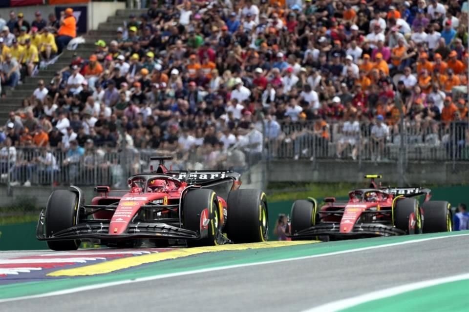 Los Ferrari buscaron en todo momento ganar la carrera, pero el dominio de Verstappen fue total.