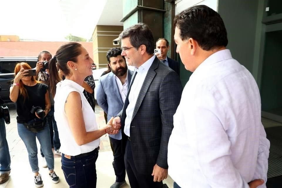 Claudia Sheinbaum inició su gira de un día en NL con una reunión privada con la IP del Estado.