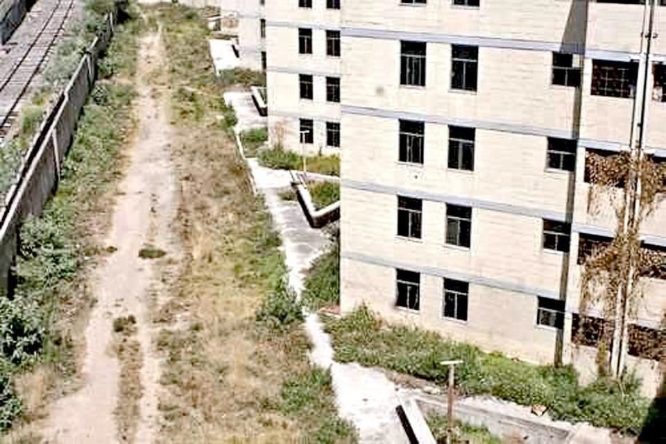 Víctor Flores, líder ferrocarrilero, se acreditó proyecto inmobiliario de 740 viviendas en Azcapotzalco, luego que ésta se erigiera con escritura apócrifa.