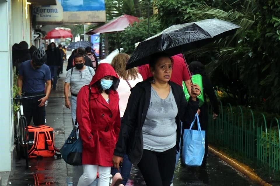 El SMN informó que la noche de este sábado y hasta mañana continuarán las lluvias en la Capital; se activó la alerta amarilla.