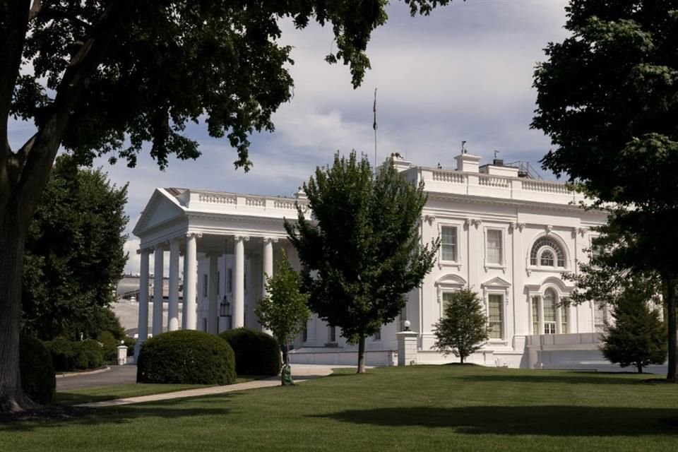 La Casa Blanca fue evacuada el domingo al descubrir un polvo blanco que este martes se confirmó por autoridades como cocaína.