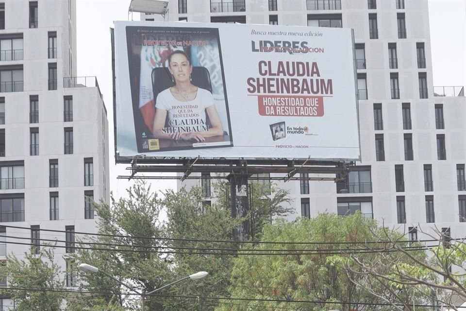 Anuncio espectacular de Claudia Sheinbaum, ubicado en Avenida Ignacio L. Vallarta.