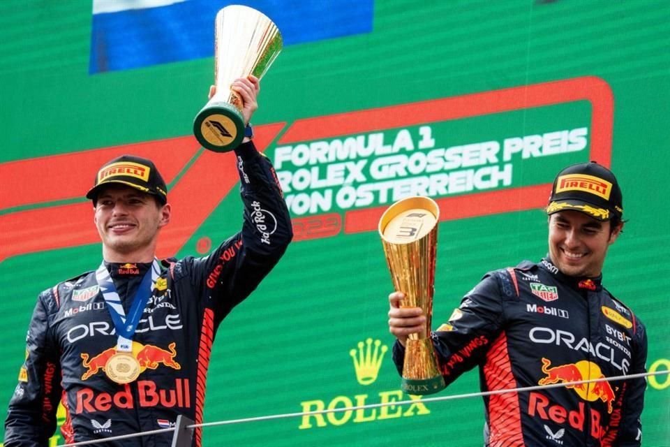 Max Verstappen, de Red Bull, ganó el gran premio de Austria y su coequipero Sergio Pérez terminó en tercer lugar.