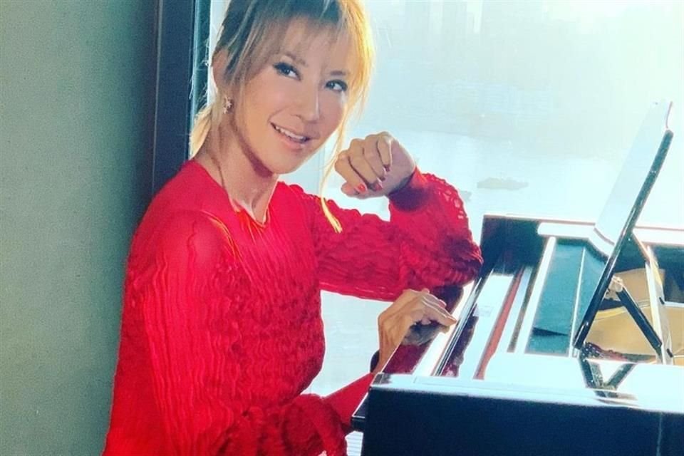 La cantante y compositora de 'Mulan', Coco Lee, murió a los 48 años tras atentar contra su vida, padecía depresión.