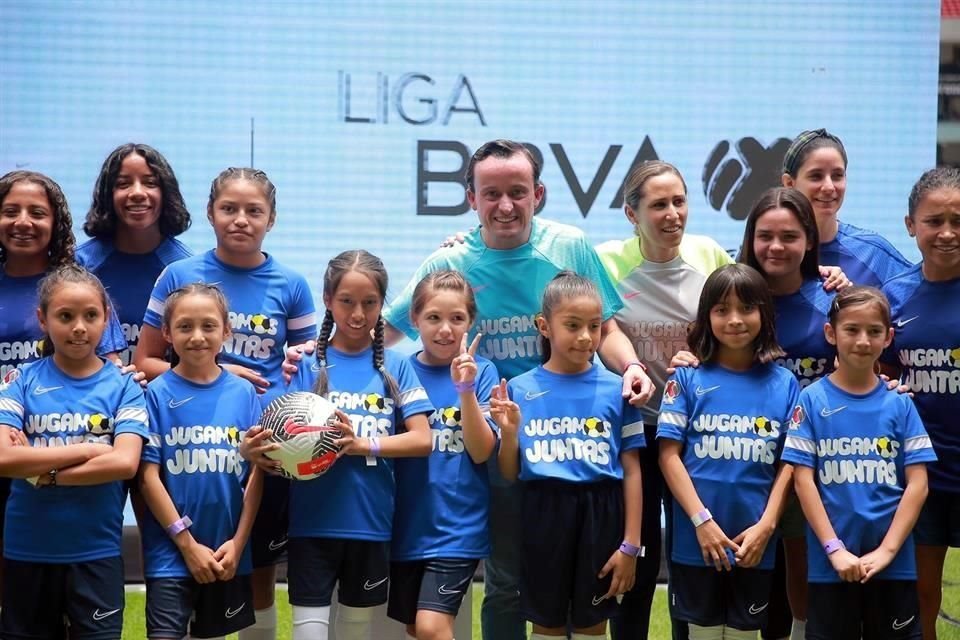 Nike presenta el balón oficial de la Liga BBVA MX Femenil