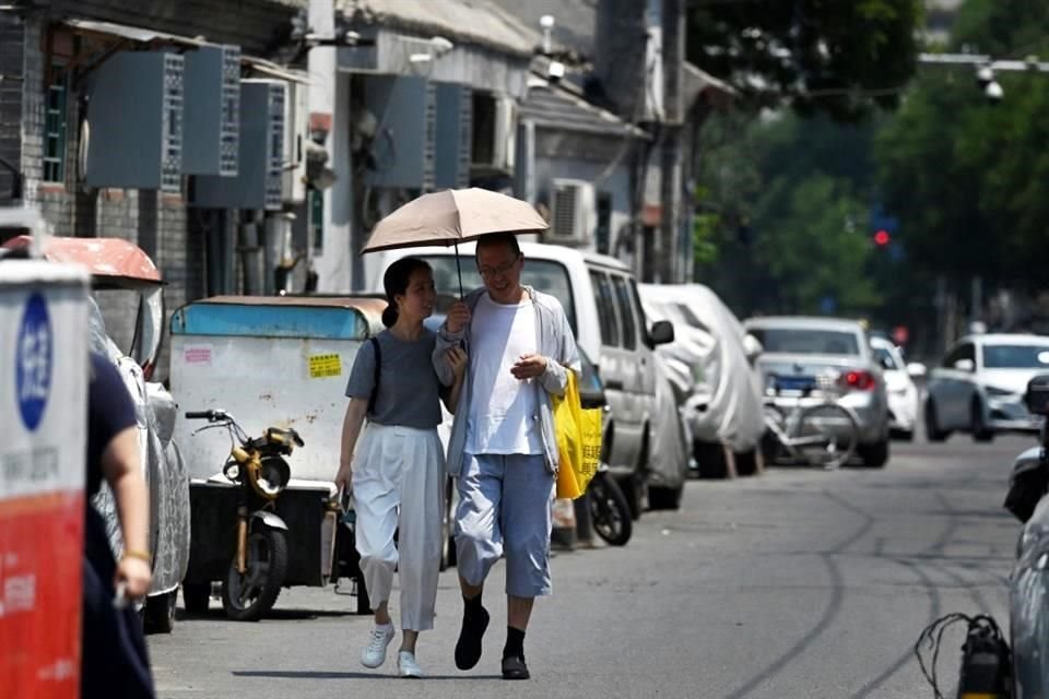 China emitió su alerta de calor de más alto nivel para las partes del norte del país, con hasta 40 grados centígrados.