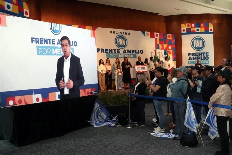 Ex Gobernador Francisco García Cabeza de Vaca es aspirante virtual a la Presidencia de la República por el Frente Amplio Opositor.
