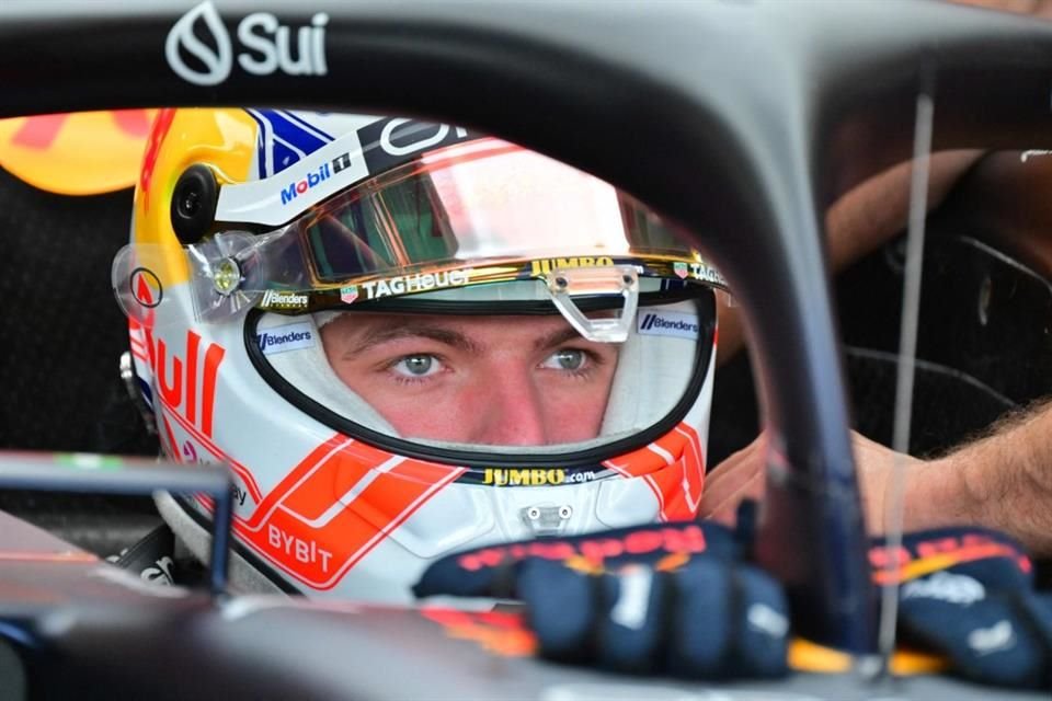 La mirada de concentración de Max Verstappen.