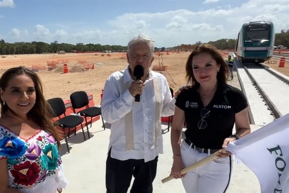  AMLO subió al primer vagón de Tren Maya, que llegó hoy a Cancún, y mencionó que 'es un hecho histórico'; espera inaugurar obra en diciembre.