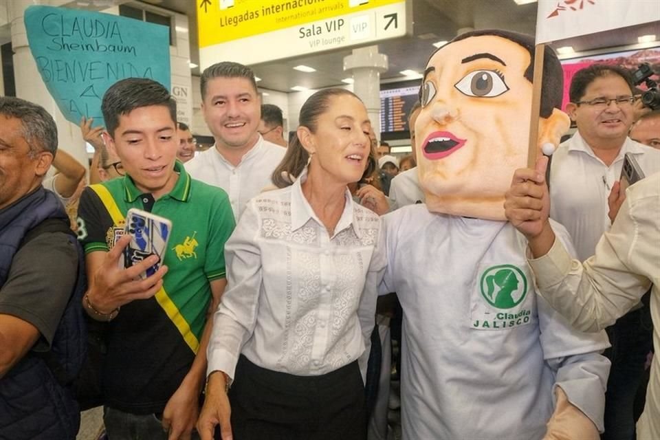 Antonio Ramírez, diputado federal con licencia, por el PVEM, compartió esta fotografía del arribo de Sheinbaum a Guadalajara.