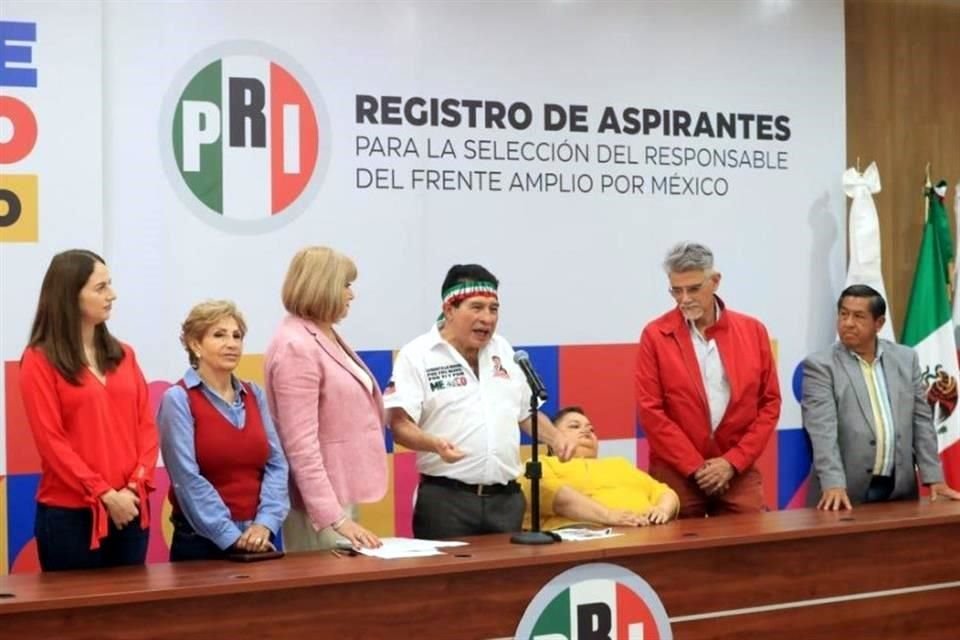 Rafael Acosta 'Juanito' se registró en el proceso interno del Frente Amplio por México
