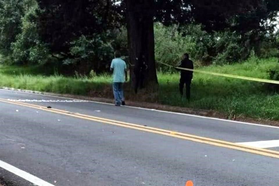 Dos motociclistas murieron tras impactarse con un camión de transporte público en Parres de Guarda.