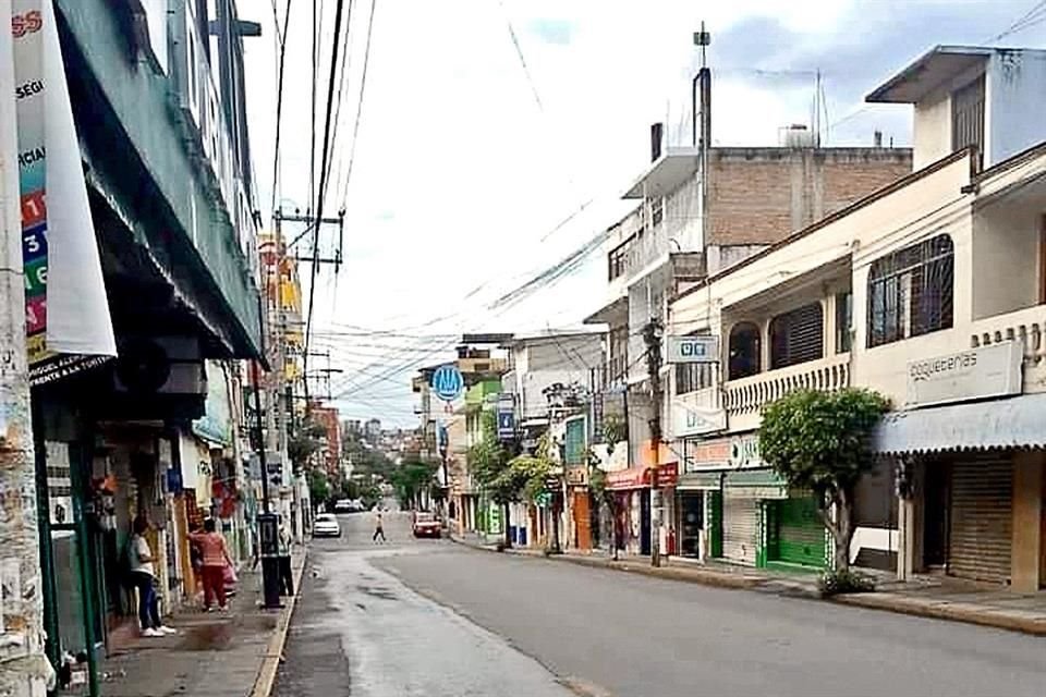 Comercio, transporte público y actividad dominical amanecieron paralizados ayer en Chilpancingo y Tixtla, tras jornada violenta del sábado.