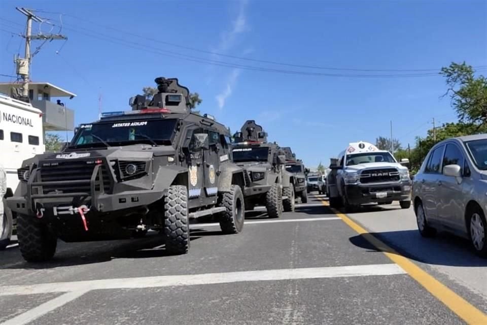 Manifestantes que exigen libertad de dos líderes transportistas marchan en la Autopista del Sol luego de enfrentarse con policías y GN.