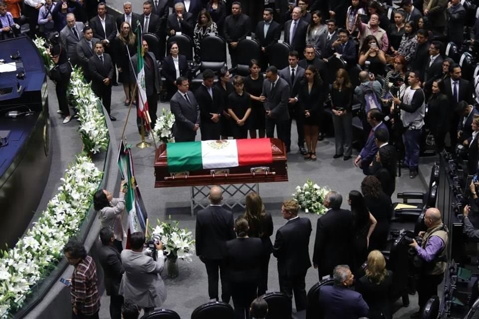 En el salón de pleno de la Cámara de Diputados se rindió un homenaje de cuerpo presente a Porfirio Muñoz Ledo.