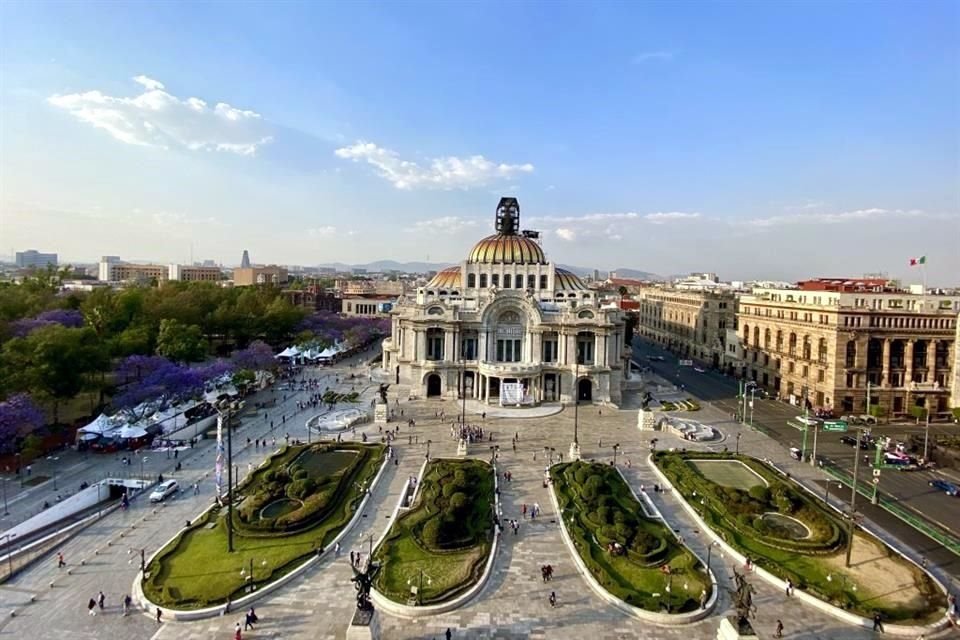 La marca que dejó el arquitecto José Luis Benlliure Galán en la CDMX es honda. Entre su legado, destacan: La Plaza del Palacio de Bellas Artes, con sus fuentes y jardineras, tras ser estacionamiento.